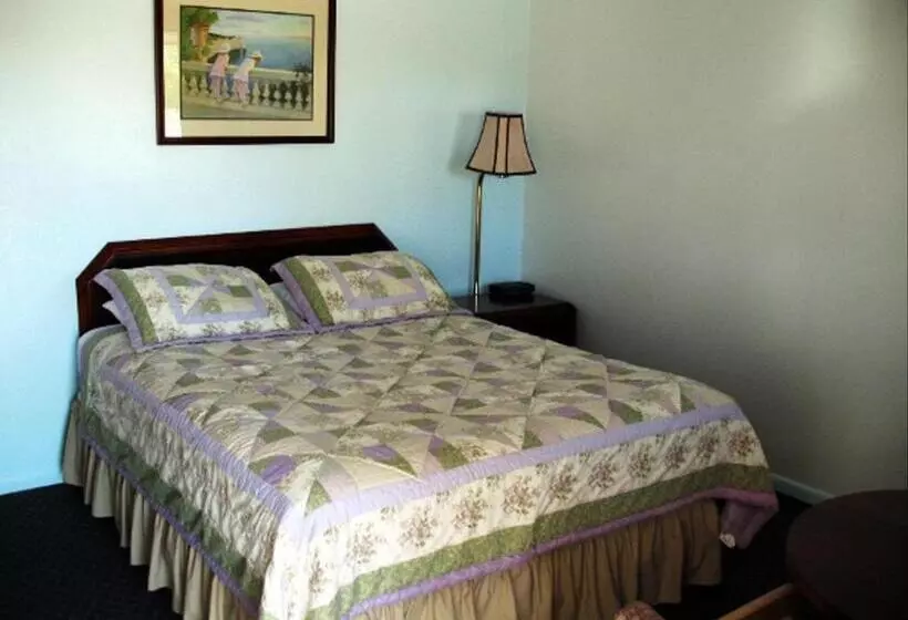 Golden West Motel