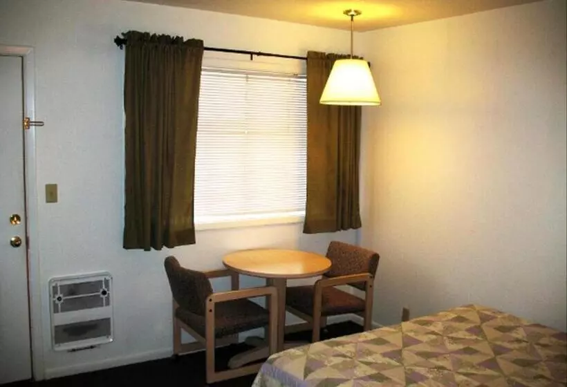 Golden West Motel