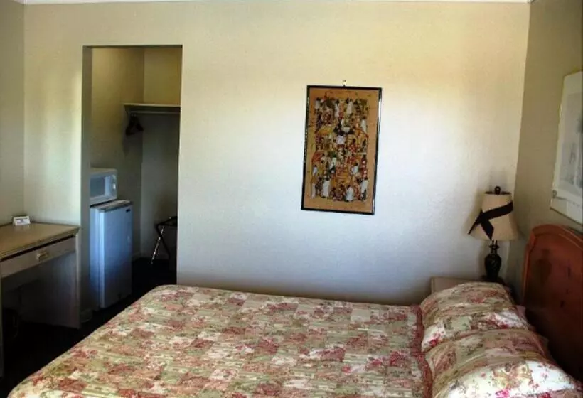 Golden West Motel
