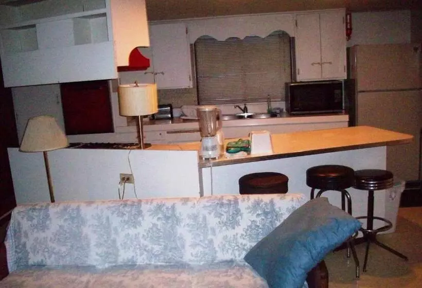 Hilander Motel
