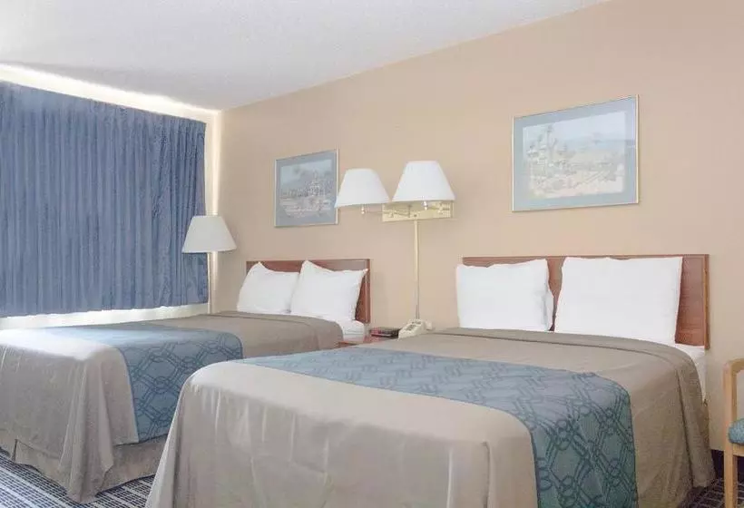 ホテル Hometown Inn And Suites