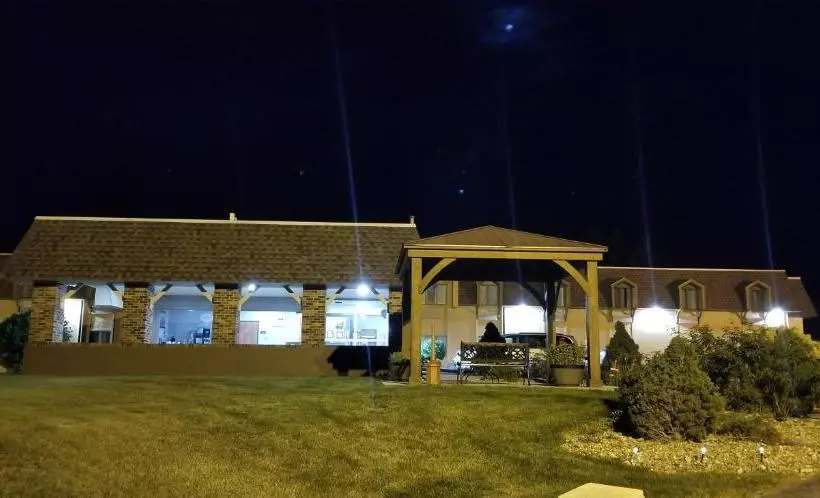 ホテル Hometown Inn And Suites