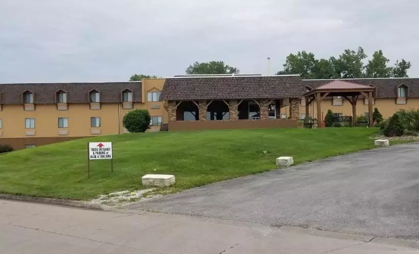ホテル Hometown Inn And Suites