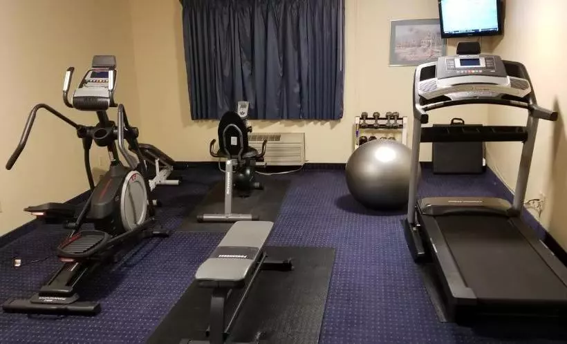 ホテル Hometown Inn And Suites