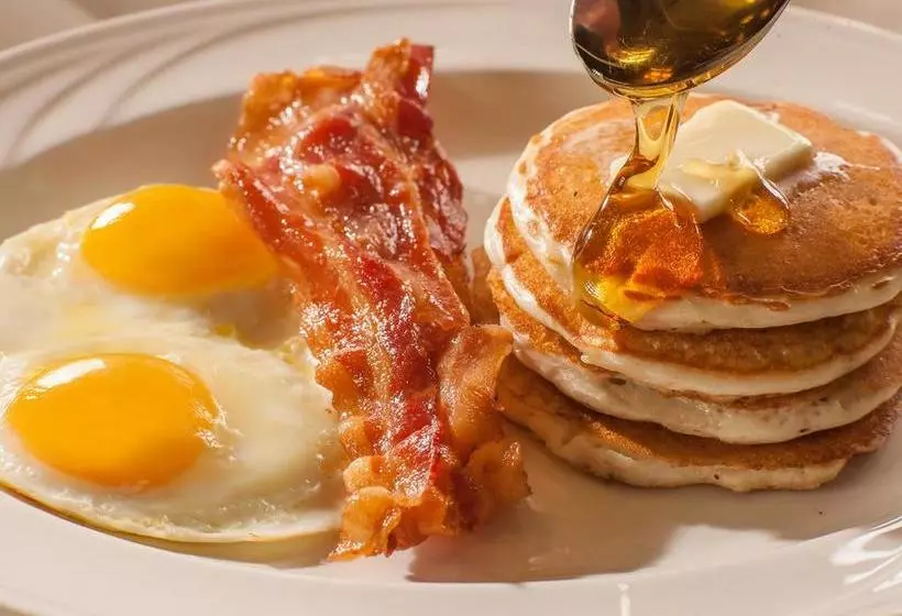 Hotelli Stonehurst Manor Including Breakfast And Dinner