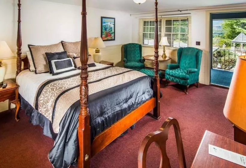 Hotelli Stonehurst Manor Including Breakfast And Dinner
