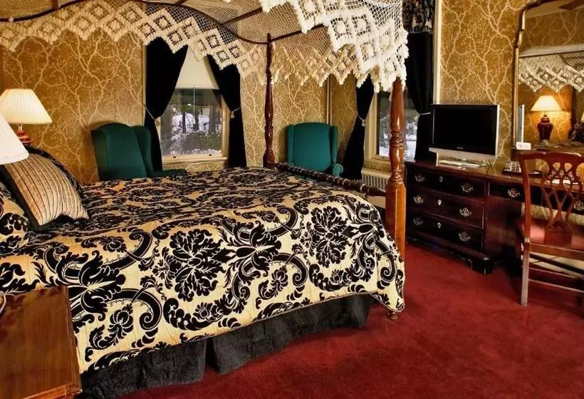 Hotelli Stonehurst Manor Including Breakfast And Dinner