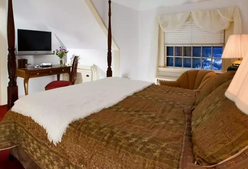 Hotelli Stonehurst Manor Including Breakfast And Dinner