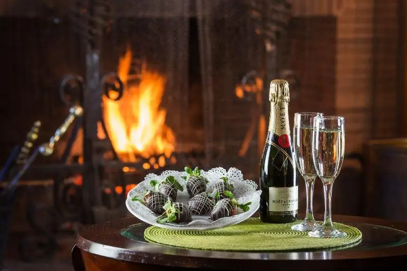 Hotelli Stonehurst Manor Including Breakfast And Dinner