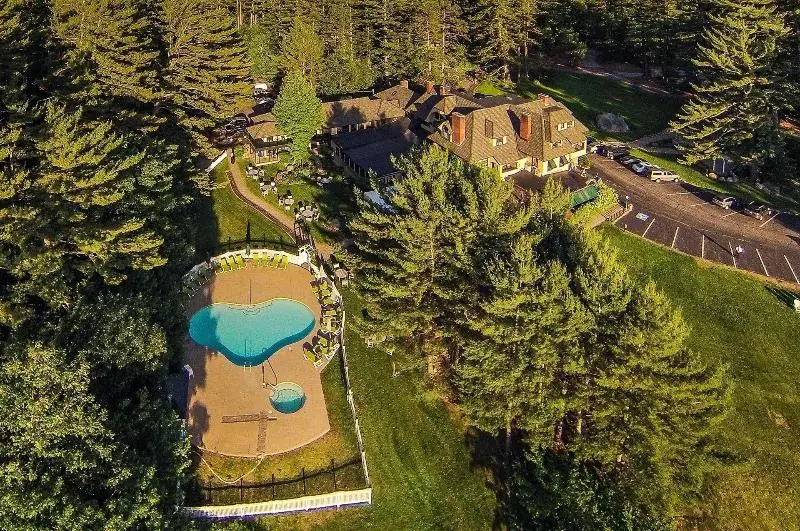 Hotelli Stonehurst Manor Including Breakfast And Dinner