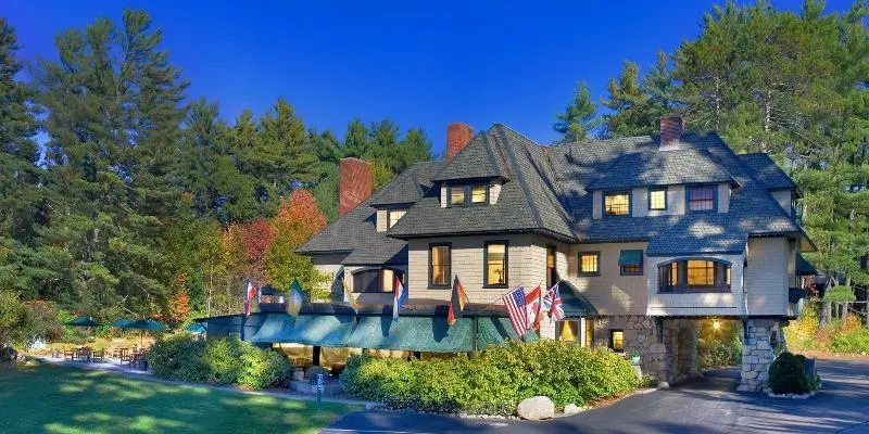 Hotelli Stonehurst Manor Including Breakfast And Dinner