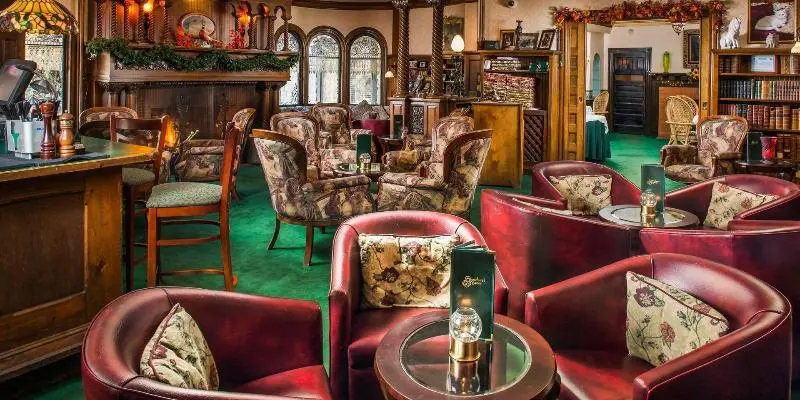 Hotelli Stonehurst Manor Including Breakfast And Dinner