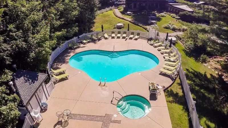 Hotelli Stonehurst Manor Including Breakfast And Dinner
