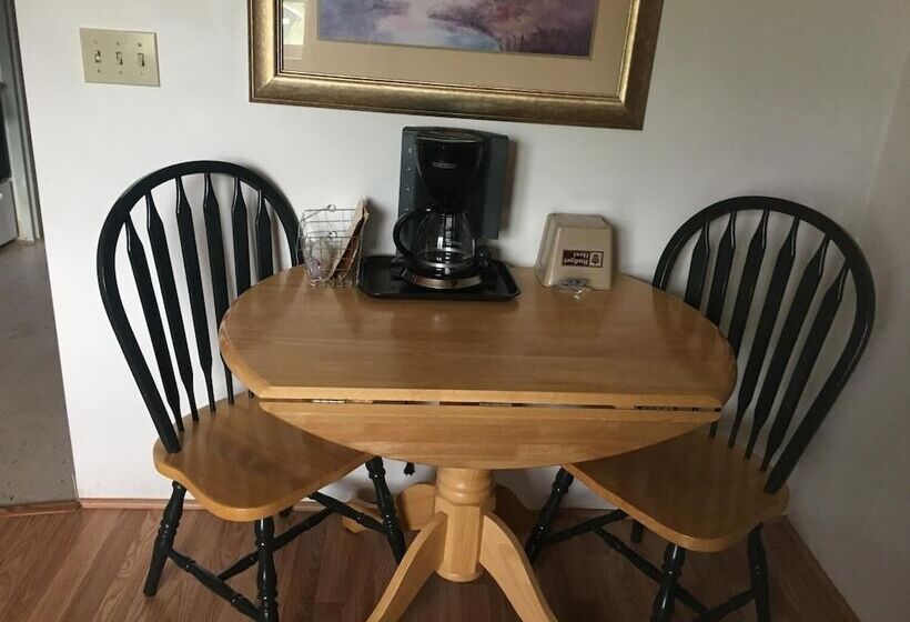 Мотель All Suites Inn Budget Host