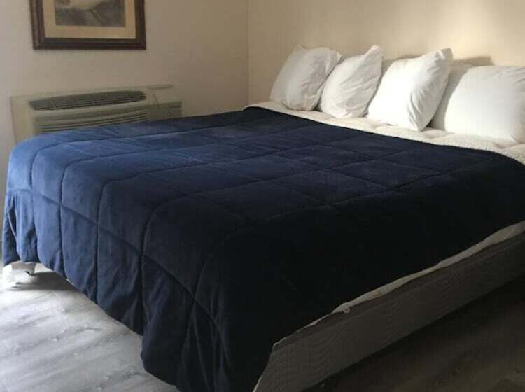 Мотель All Suites Inn Budget Host