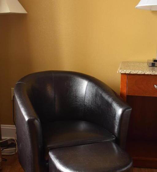 Motel Atkinson Inn & Suites