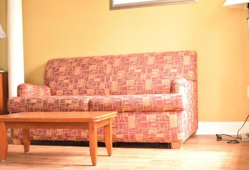 Motel Atkinson Inn & Suites