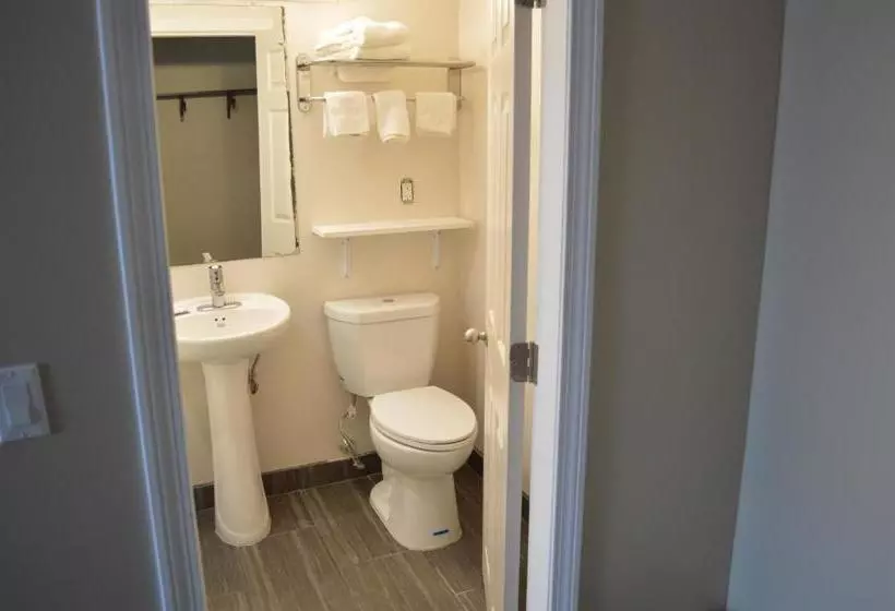 モーテル Nashoba Valley Inn & Suites