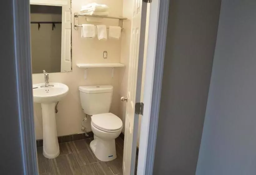 モーテル Nashoba Valley Inn & Suites