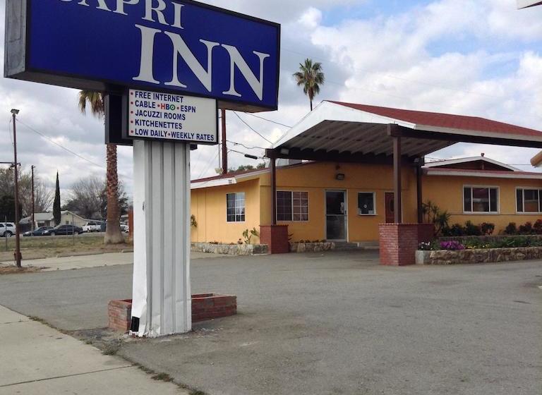 فندق على الطريق Capri Inn