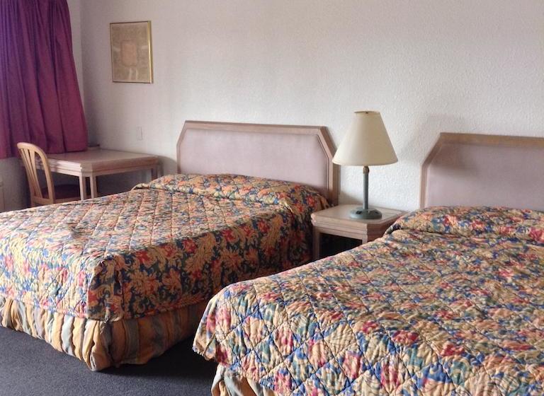 فندق على الطريق Capri Inn