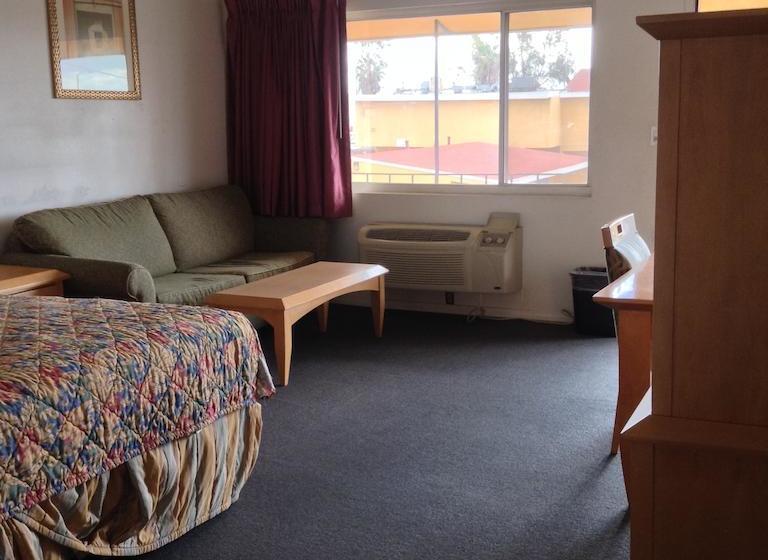 فندق على الطريق Capri Inn