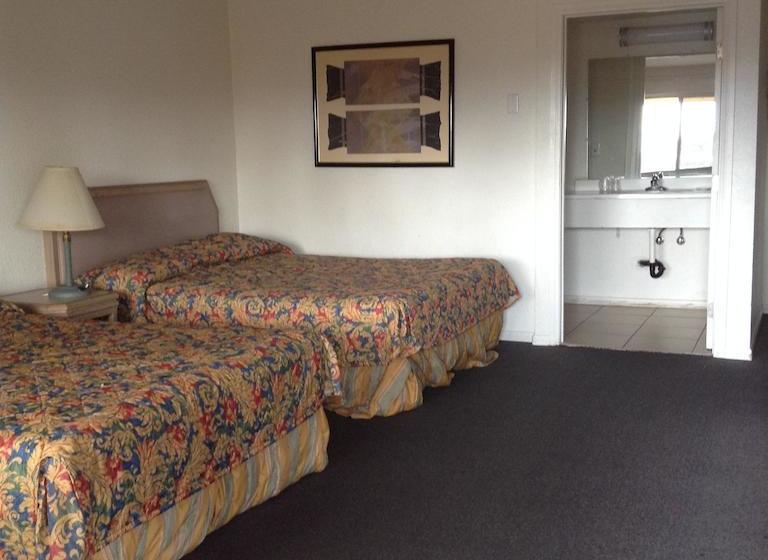 فندق على الطريق Capri Inn