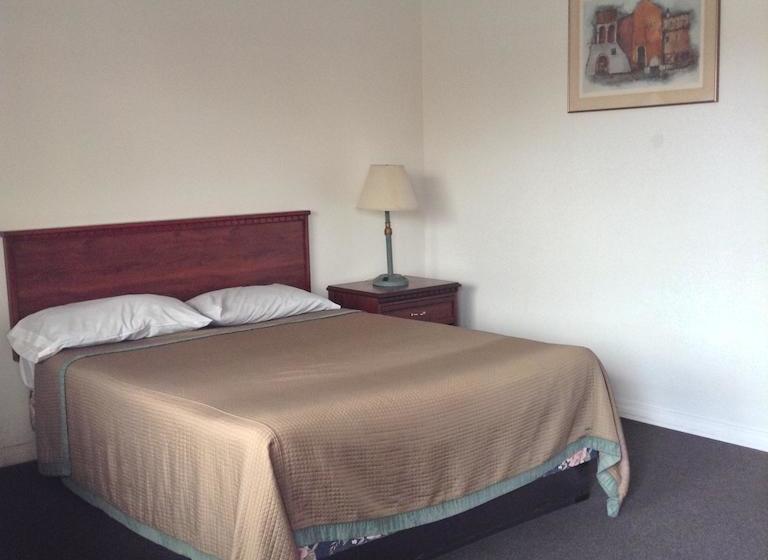 فندق على الطريق Capri Inn