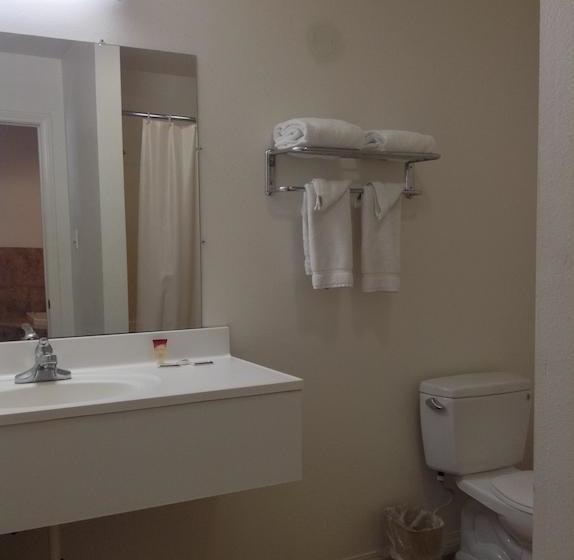 فندق على الطريق Capri Inn