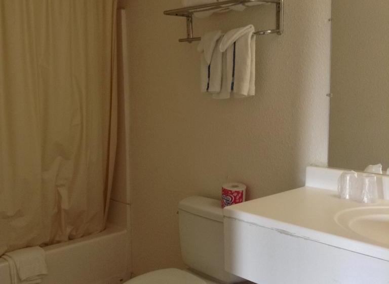 فندق على الطريق Capri Inn