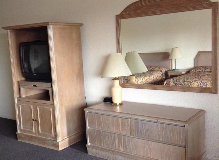 فندق على الطريق Capri Inn