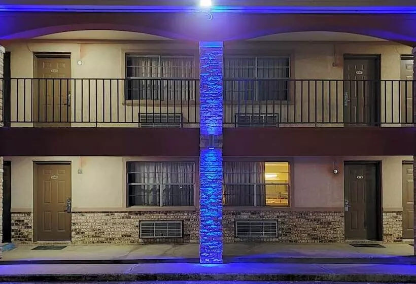 モーテル Econo Lodge Inn & Suites