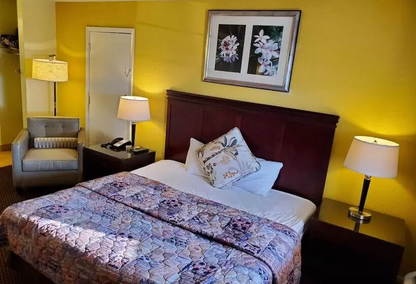 モーテル Econo Lodge Inn & Suites