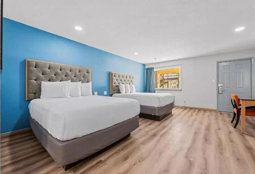 モーテル Econo Lodge Inn & Suites