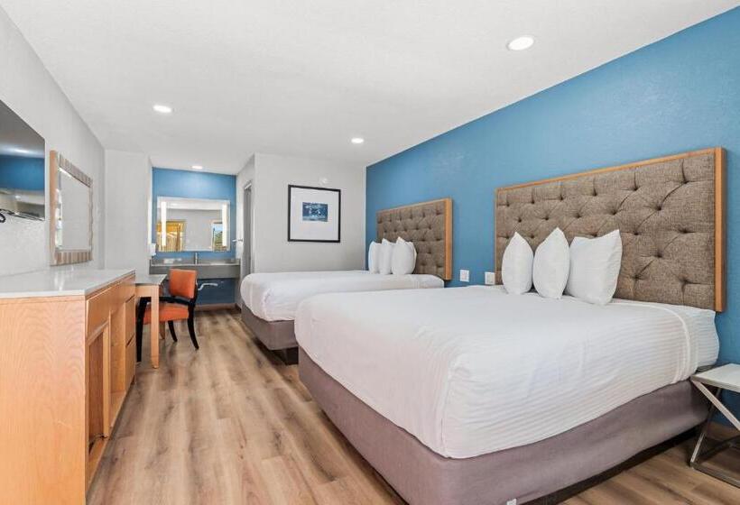 فندق على الطريق Econo Lodge Inn & Suites