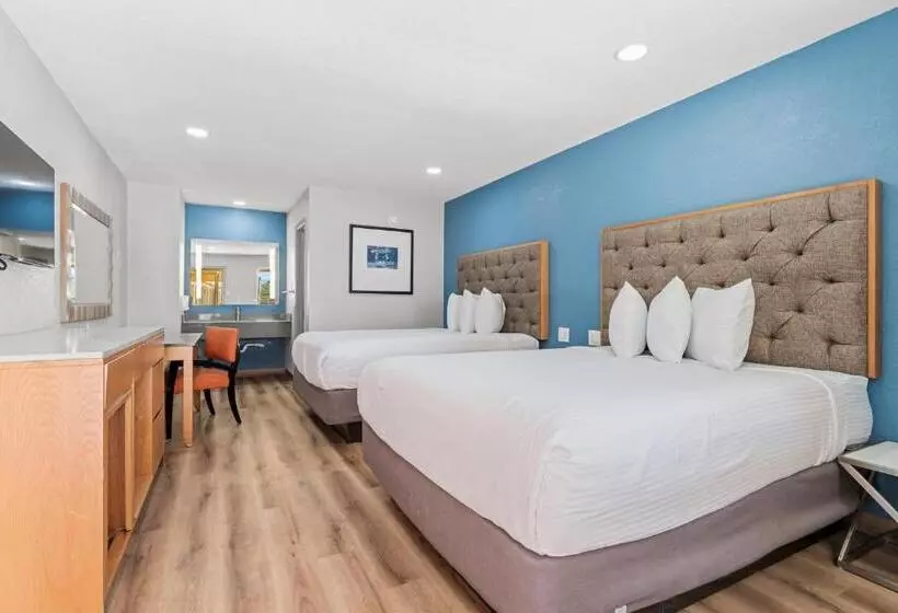 モーテル Econo Lodge Inn & Suites