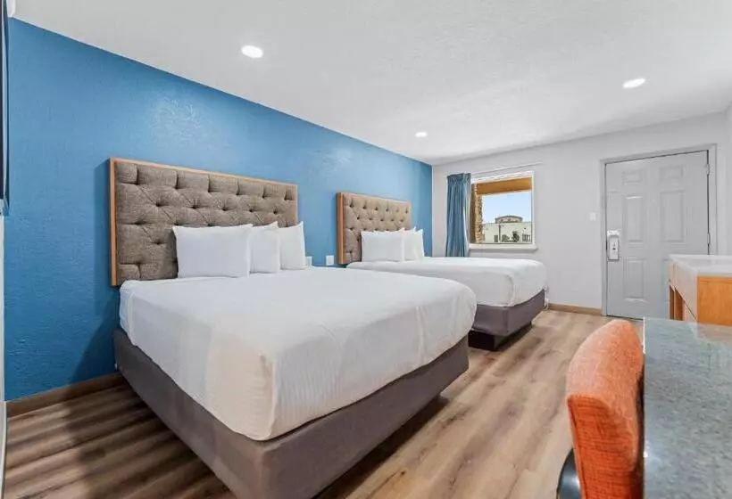 モーテル Econo Lodge Inn & Suites