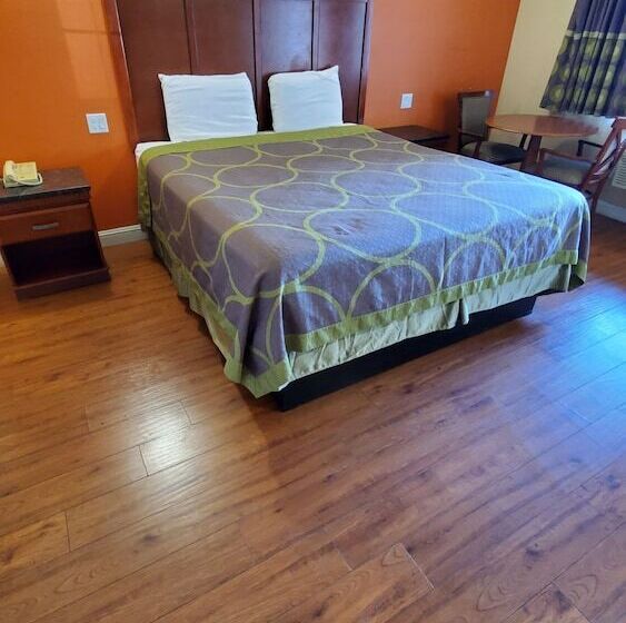 Мотель Delmonico Inn & Suites