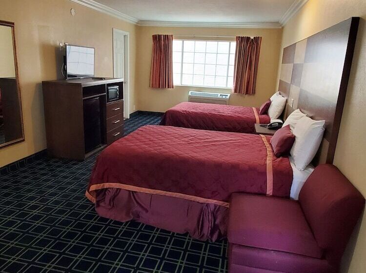 Мотель Delmonico Inn & Suites