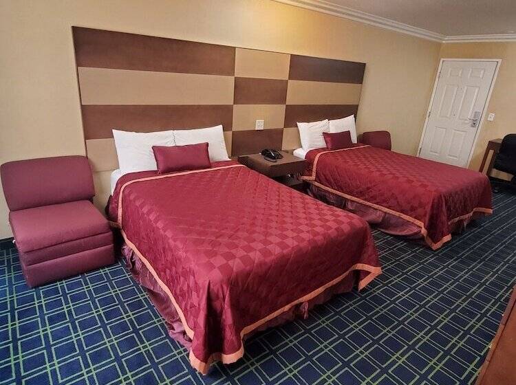 Мотель Delmonico Inn & Suites