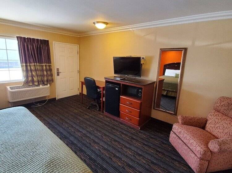 Мотель Delmonico Inn & Suites