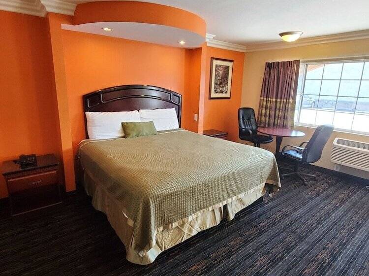 Мотель Delmonico Inn & Suites