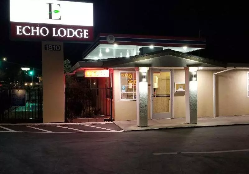 モーテル Echo Lodge