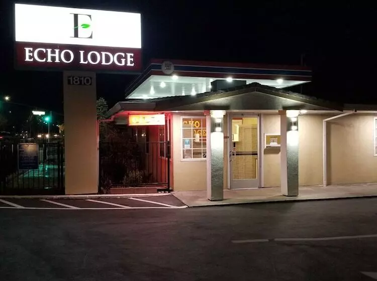 モーテル Echo Lodge