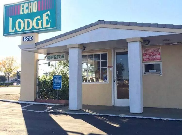 モーテル Echo Lodge
