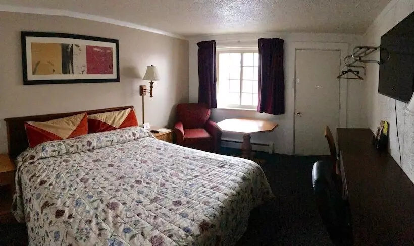 モーテル Economy Inn Bloomington
