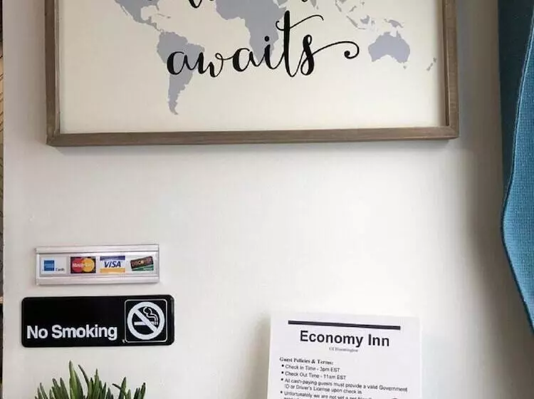 モーテル Economy Inn Bloomington