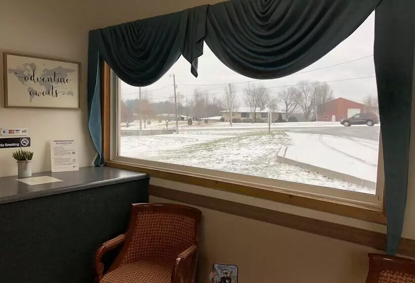 モーテル Economy Inn Bloomington