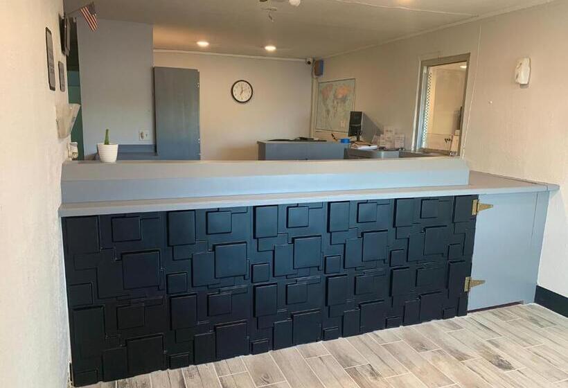 فندق على الطريق Rodeway Inn