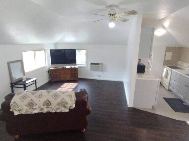 Мотель Kings Row Inn